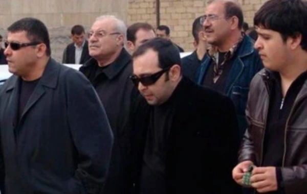 "Etdiyin yanlış bağışlanmazdır" - Azərbaycanlı "qanuni oğru" niyə intihar etdi?