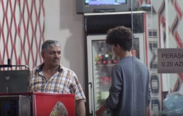 Bakıda ac gəncə 20 qəpiklik “peraşki” vermədilər – VİDEO
