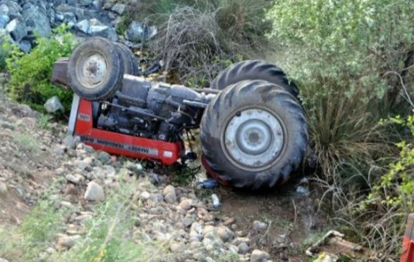 Goranboyda traktor aşdı