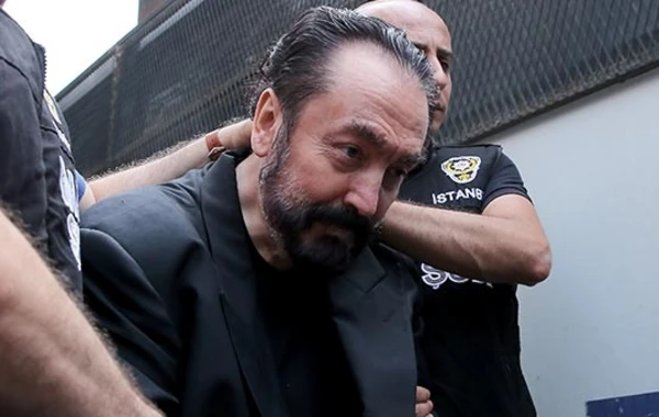 Adnan Oktar qardaşı qızlarına təcavüz edib, anasını isə... ŞOK MƏLUMATLAR – FOTO