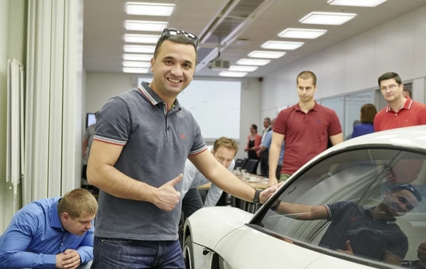 “Porsche Mission E” modelini ilk dəfə canlı görən azərbaycanlı jurnalist