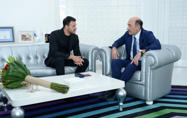 Əbülfəz Qarayev Emin Ağalarova Azərbaycanın Xalq Artisti fəxri adını təqdim edib- FOTOLAR