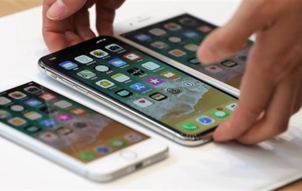 Ərdoğanın boykot çağırışından sonra hər kəs "iPhone" qırmağa başladı (VİDEO)