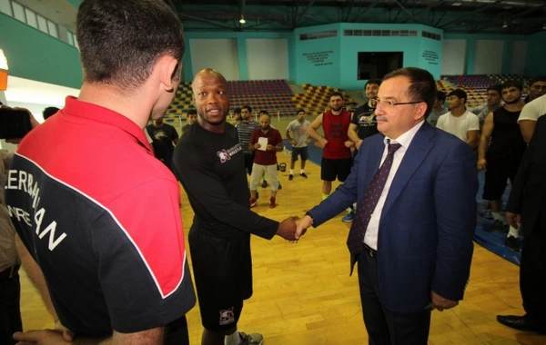Dünya və Olimpiya çempionları icra başçısı ilə görüşdü - FOTO