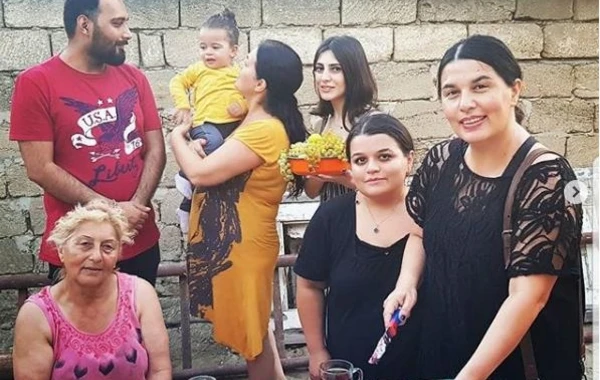 Elza Seyidcahan ailəsi ilə - FOTO