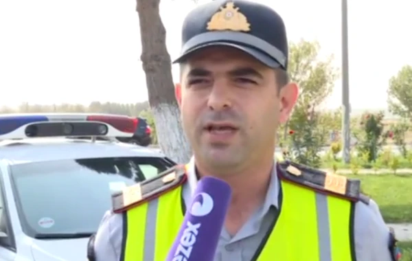 Turistlə ingilis dilində danışaraq məşhurlaşan yol polisindən MARAQLI AÇIQLAMA - VİDEO