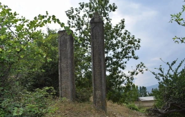 Azərbaycanda sevgililər qəbiristanlığı varmış