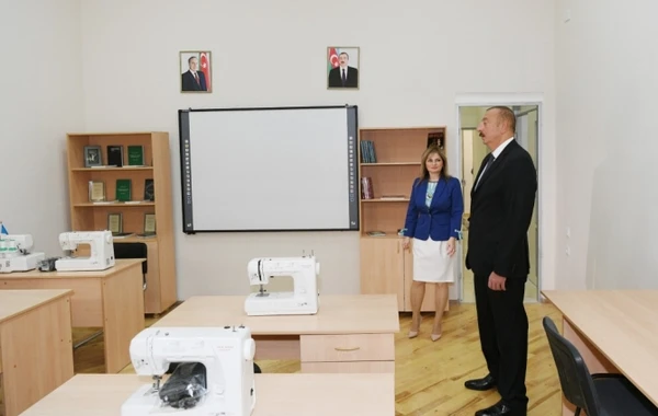 Prezident 8 nömrəli məktəbdə əsaslı təmirdən sonra yaradılan şəraitlə tanış olub - FOTO