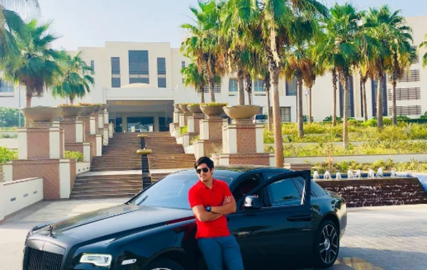 Azərbaycanlı milyarder oğlunun avtomobili "Rent A Car" maşını çıxdı - FOTO