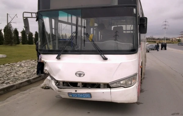 Azərbaycanda ağır qəza - 2 nəfər öldü, 15 yaralı var