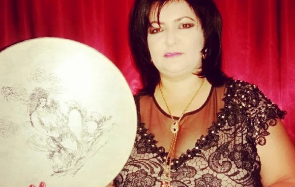 "Əlləyirsən sən, ay molla" - +18 şeir yazan qadından AÇIQLAMA - FOTO