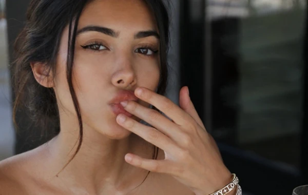 Azərbaycanlı model Atlantik okeanda yarıçılpaq görüntüləndi - FOTOLAR
