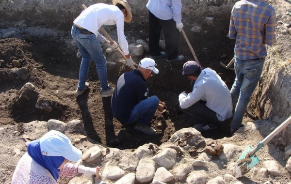 Yeni çəkilən yolda qədim tikinti qalıqları aşkarlandı – FOTO