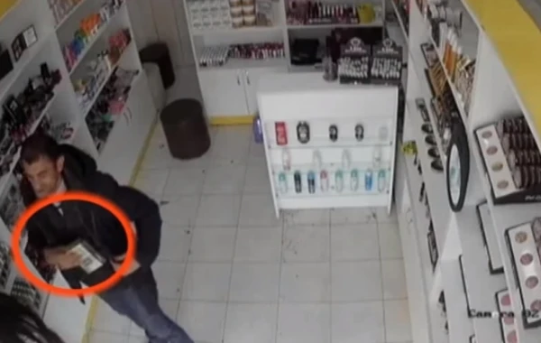 Bakıda mağazadan oğurluq edildiyi an - VİDEO