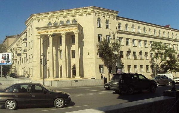 Universitetdə hadisə - Gənc qız xəstəxanalıq oldu