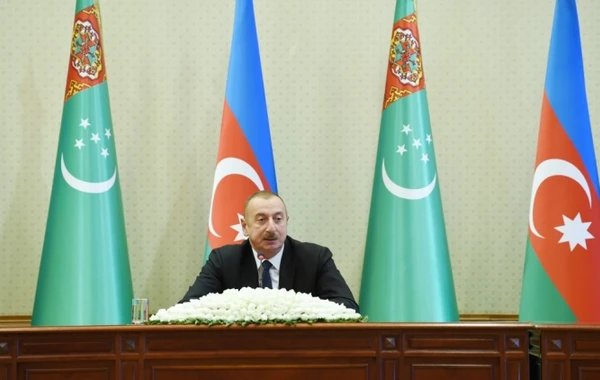 İlham Əliyev: “Bakı-Tbilisi-Qars dəmir yolu ölkələrimizə böyük mənfəət gətirəcək”