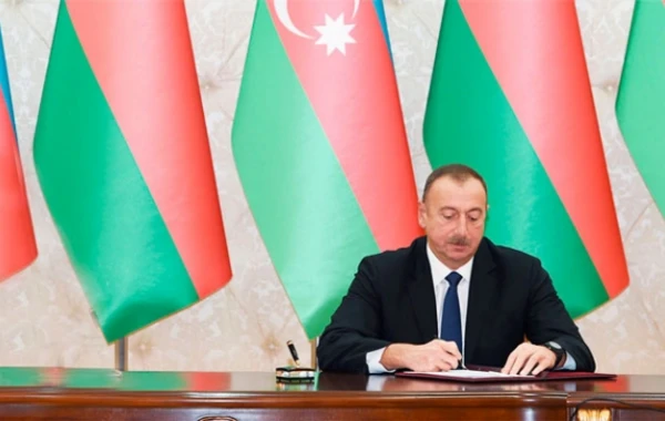 Prezident bu şəxslərə fəxri adlar verdi — SİYAHI