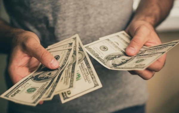 Dolların bu günə olan məzənnəsi