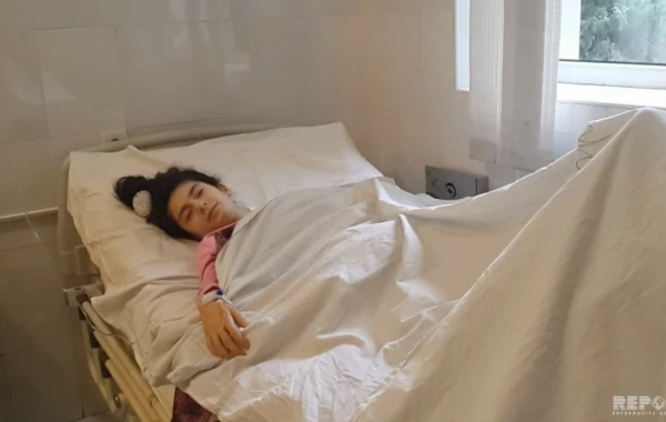Sumqayıtda ağac məktəbli qızın başına aşıb