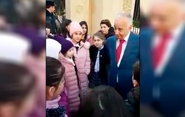 Hacıbala Abutalıbov uşaqlara məsləhət verdi: “Ağıllı olun” – VİDEO