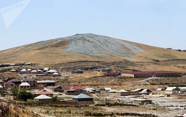 XƏBƏRDARLIQ: Bəzi yaşayış evləri vulkanlara yaxınlaşır