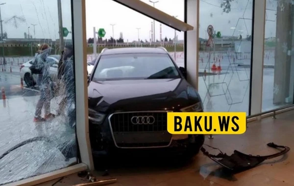 Bakıda sürücü bazarlıq üçün “Bravo”ya belə girdi – FOTO