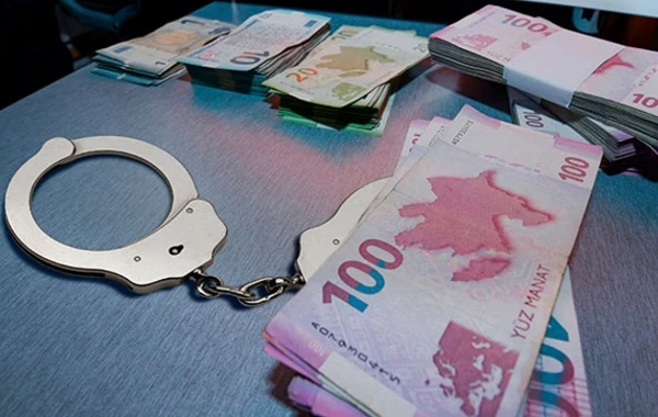 İşlədiyi şirkətdən 1 milyon oğurladı, 400 minini “saxta polislər” əlindən aldı  (FOTO)