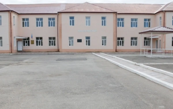 Bakıda bu məktəbin müəllimləri 5 gündür evlərinə gedə bilmir