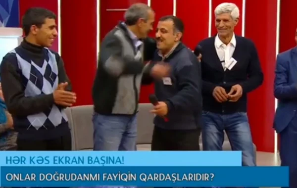 Zaur efirdə xəbəri açıqlayıb diz çökdü - hər kəsi kövrəldən anlar (VİDEO)