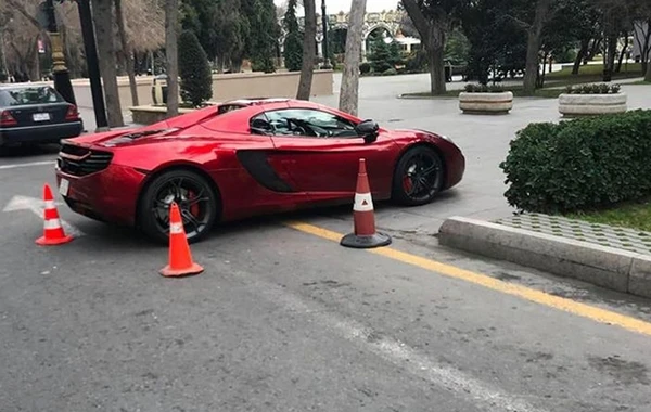Maşını Bakı bulvarında park etdi - FOTO