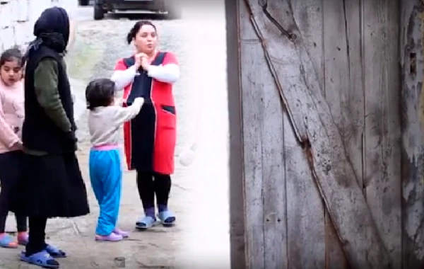 İNANILMAZ! Bakıda bir ailə TUALETDƏ yaşayır - VİDEO