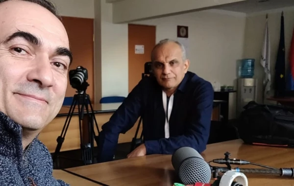 Azərbaycanlı jurnalist "erməni soyqırımı qurbanları" abidəsini ziyarət edib