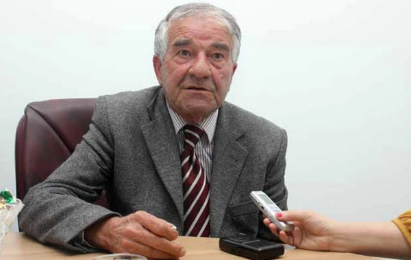 “Doğulan uşaqlar valideynlərinin toyunda oxuyan metr yarımlıq müğənnilərə oxşayır”
