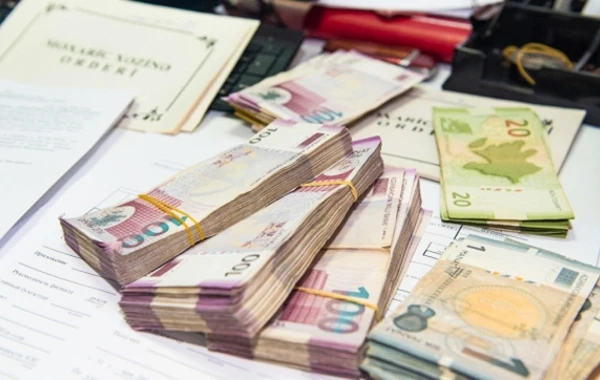 Ölkədən 5.5 milyard manat çıxaran şəxs: "700 manat maaş alırdım"