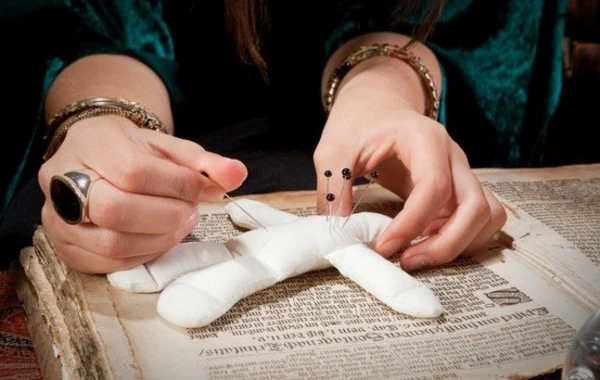 Как распознать порчу и узнать, кто ее навел