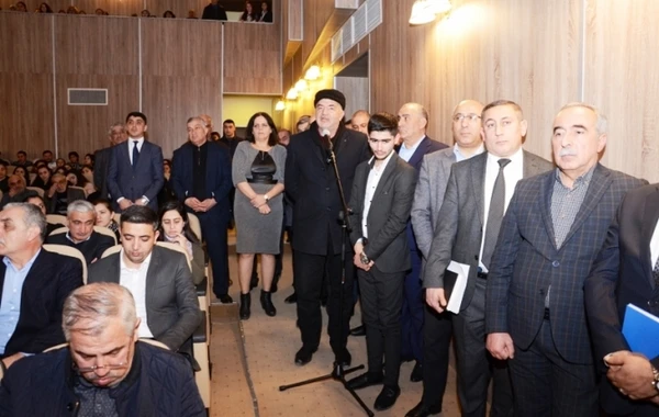 Eldar Əzizov Maştağa sakinlərilə görüşdü, problemlərini dinlədi (FOTO)