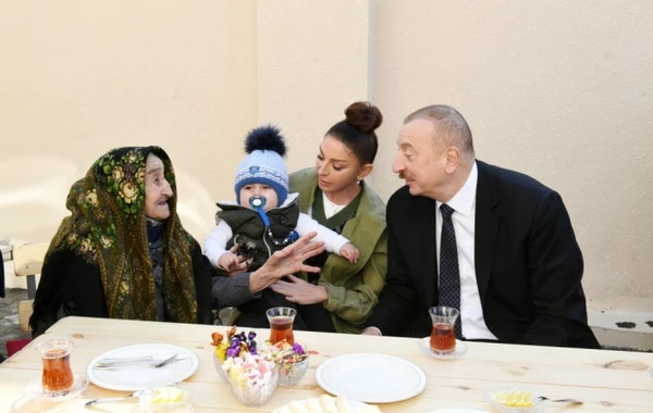 Prezident zəlzələ zamanı evi dağılan Saray nənənin yeni tikilən evində - FOTO