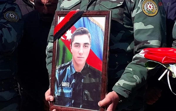 İran-Azərbaycan sərhədində baş verən atışmada həlak olan əsgər dəfn edildi (FOTO)