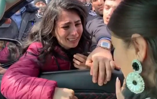 Damlaya görə izdiham yarandı - polis işə qarışdı (VİDEO)