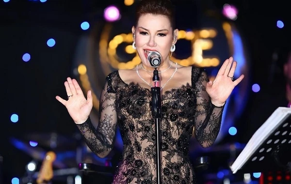 48 yaşlı Deniz Seki transparan geyimi ilə gündəmdə - FOTOLAR