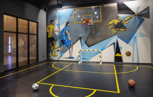 Yaşadığınız binada futbol oynayın (VİDEO)