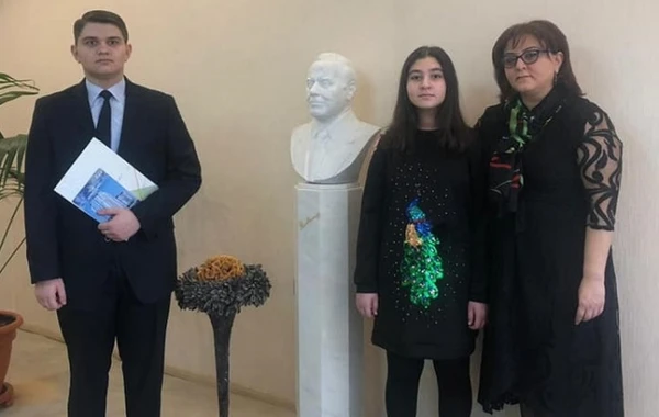 Mehriban Əliyevanın bağışladığı mənzilin açarı şəhidin oğluna verildi (FOTO)