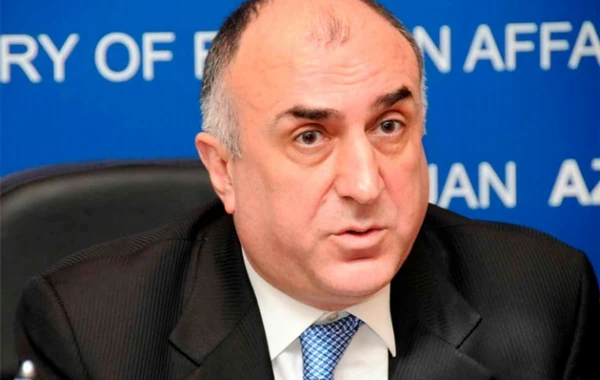 Elmar Məmmədyarov erməni qadınları gülə-gülə "bağladı" – VİDEO