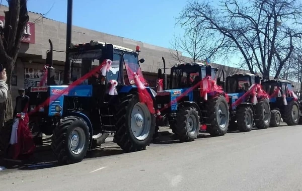 Toy karvanında avtoşluq edən traktor belə qəzaya düşdü – VİDEO