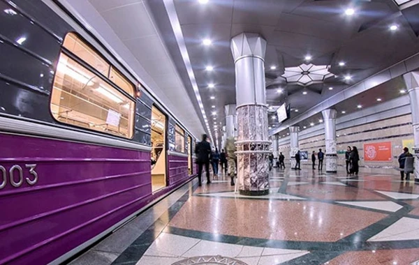 Metro rəsmisi: “Qatarların gecikməsinin günahı sərnişinlərdədir”