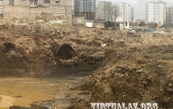 “Təzəpir” məscidi ətrafında tarixi abidə tapıldı - FOTO