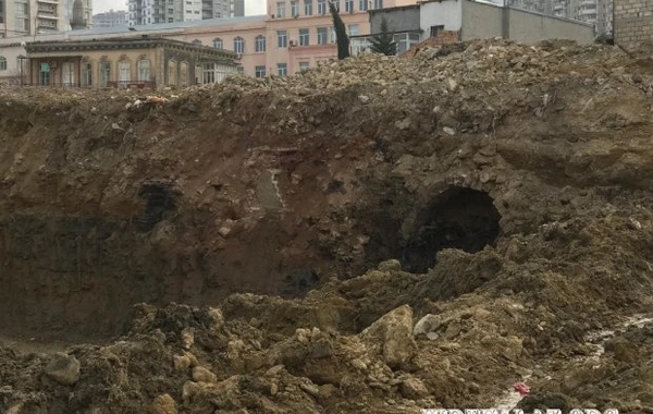 “Təzəpir” məscidi ətrafında tarixi abidə tapıldı - FOTO