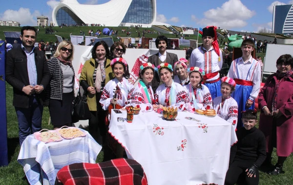 В парке Центра Гейдара Алиева прошел "День чтения" - ФОТО