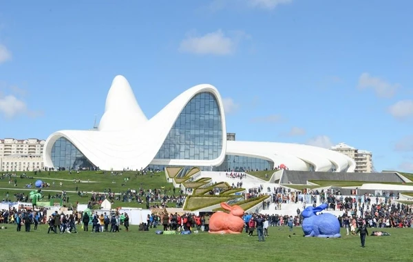 В парке Центра Гейдара Алиева прошел "День чтения" - ФОТО