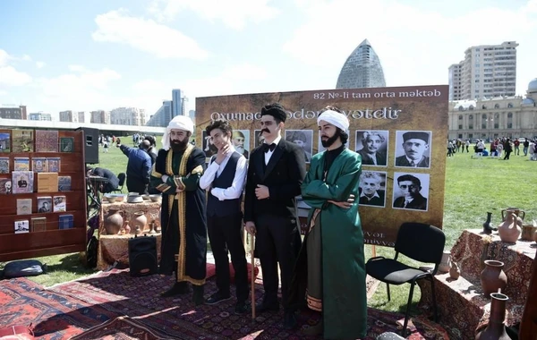 В парке Центра Гейдара Алиева прошел "День чтения" - ФОТО
